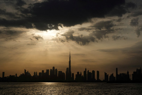 Dubai property sector shows early signs of weakness